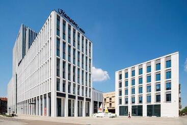 هتل Hampton By Hilton Lodz City Center