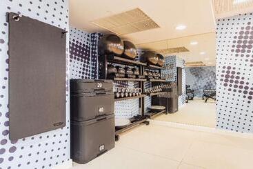 هتل Hampton By Hilton Lodz City Center