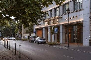 هتل Ferreus Modern Art Deco