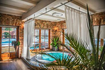 żabi Dwór   Hotel   Restauracja   Spa