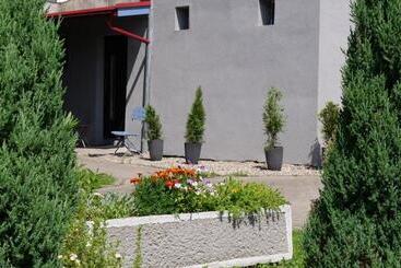 تختخواب و صبحانه śmieszek