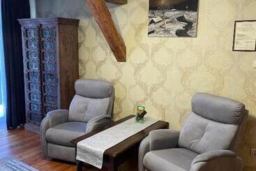 تختخواب و صبحانه Dworek Galosa