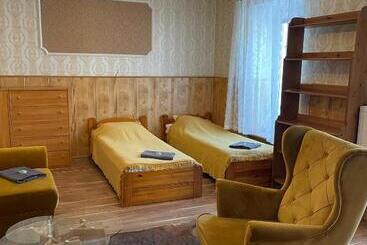 تختخواب و صبحانه Dworek Galosa