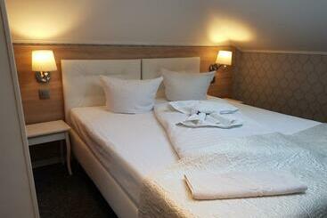 تختخواب و صبحانه Motelik Lord