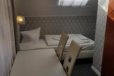 تختخواب و صبحانه Motelik Lord