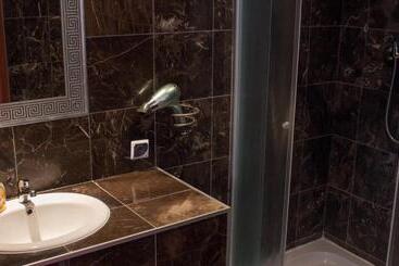 تختخواب و صبحانه Motelik Lord