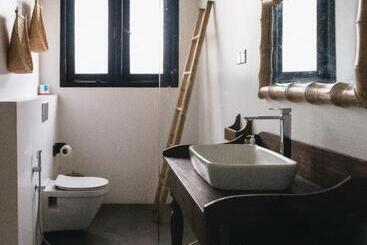 تختخواب و صبحانه Poya Villa Ahangama