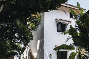 تختخواب و صبحانه Poya Villa Ahangama