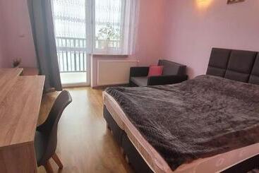 膳宿费 Willa Monika