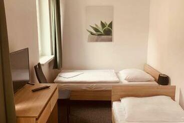 הוסטל Pokoje Goscinne Atena