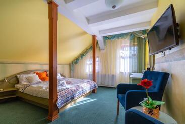 تختخواب و صبحانه Rezydencja Patria