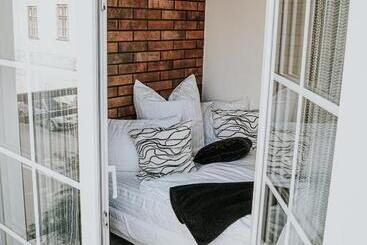 تختخواب و صبحانه The Loft   Garncarska 1