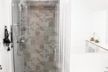 تختخواب و صبحانه Underground Jacuzzi Rooms