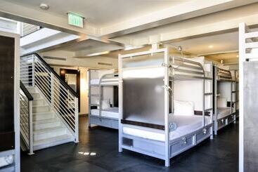 هاستل Posh South Beach