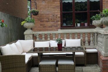 تختخواب و صبحانه Hay Lane Lodge