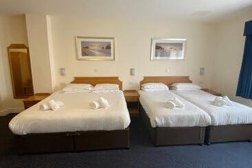 هتل Portrush Adelphi