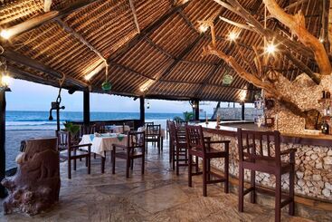 هتل Amani Tiwi Beach Resort