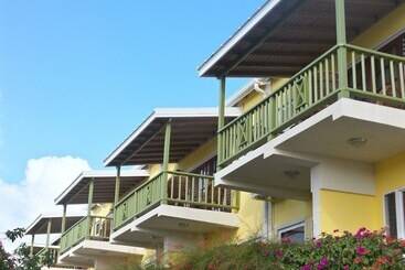هتل Grooms Beach Villa & Resort
