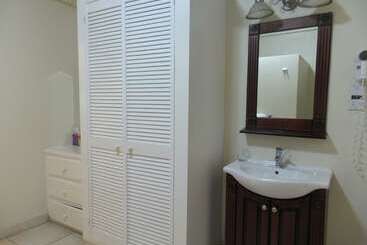 هتل Grooms Beach Villa & Resort