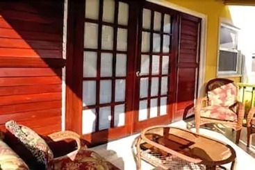هتل Grooms Beach Villa & Resort