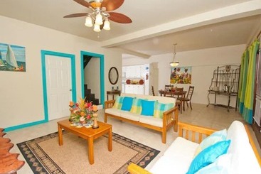 هتل Grooms Beach Villa & Resort