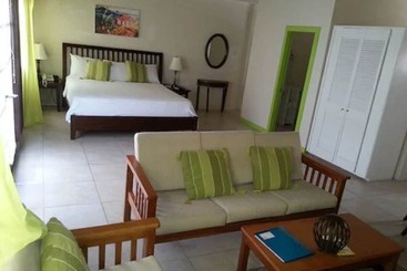 هتل Grooms Beach Villa & Resort