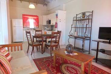 هتل Grooms Beach Villa & Resort