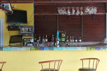 هتل Grooms Beach Villa & Resort