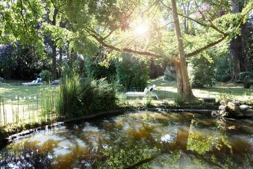 Отель Le Jardin Des Plumes