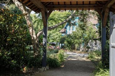 Отель Le Jardin Des Plumes