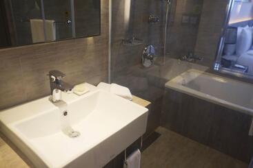 Park City Hotel   Luzhou Taipei