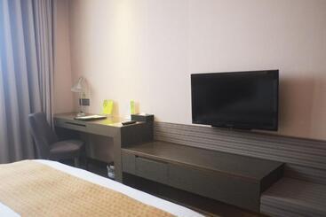 Park City Hotel   Luzhou Taipei
