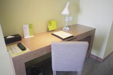 Park City Hotel   Luzhou Taipei