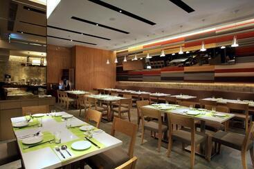 Park City Hotel   Luzhou Taipei