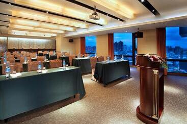 Park City Hotel   Luzhou Taipei