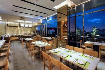 Park City Hotel   Luzhou Taipei