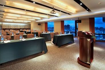 Park City Hotel   Luzhou Taipei