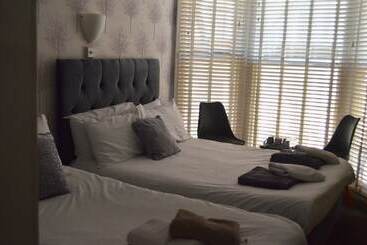 هتل Relax Inn Guest House