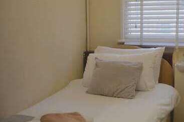 هتل Relax Inn Guest House