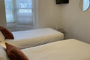 هتل Relax Inn Guest House