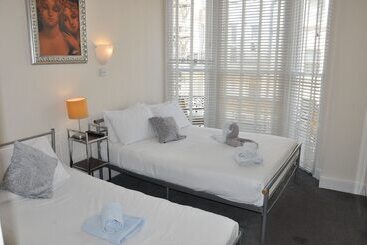 هتل Relax Inn Guest House