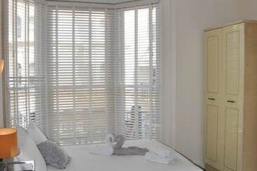 هتل Relax Inn Guest House