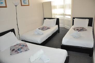 هتل Relax Inn Guest House