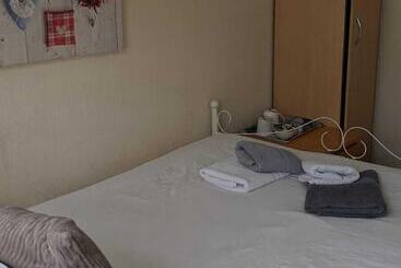 هتل Relax Inn Guest House