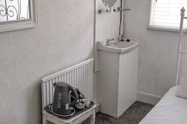هتل Relax Inn Guest House