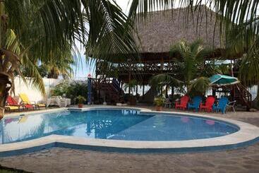 هتل Sabas Beach Resort