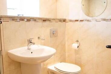 هتل Coach House
