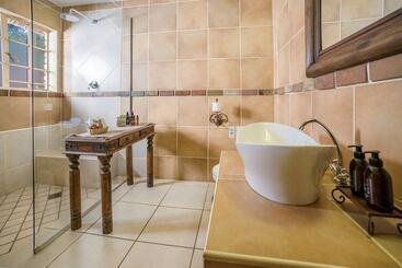 La Kruger Lifestyle Lodge   No Loadshedding
