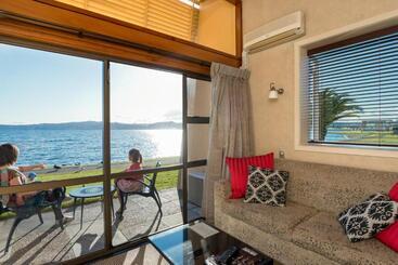 Oasis Beach Motel