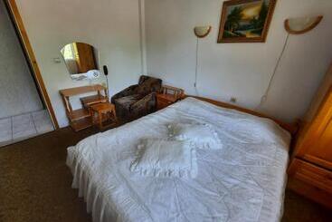 پانسیون Guest House Zodiac